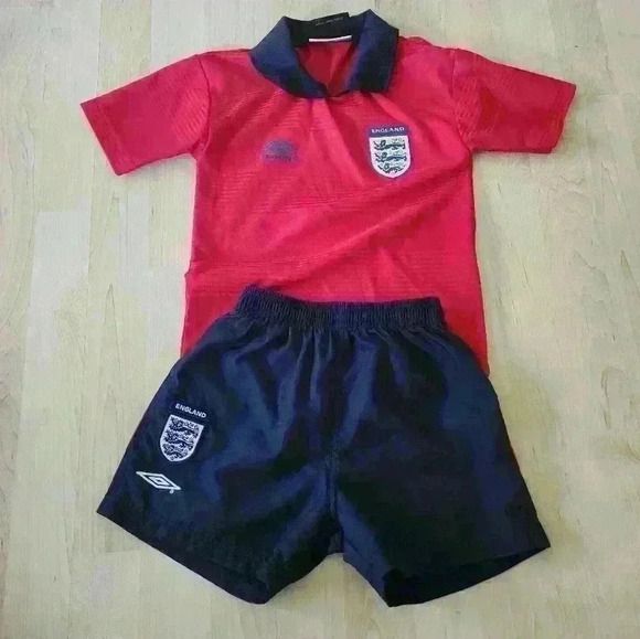 Umbro Vintage England shirt and shorts size 4/5 - Picture 1 of 10